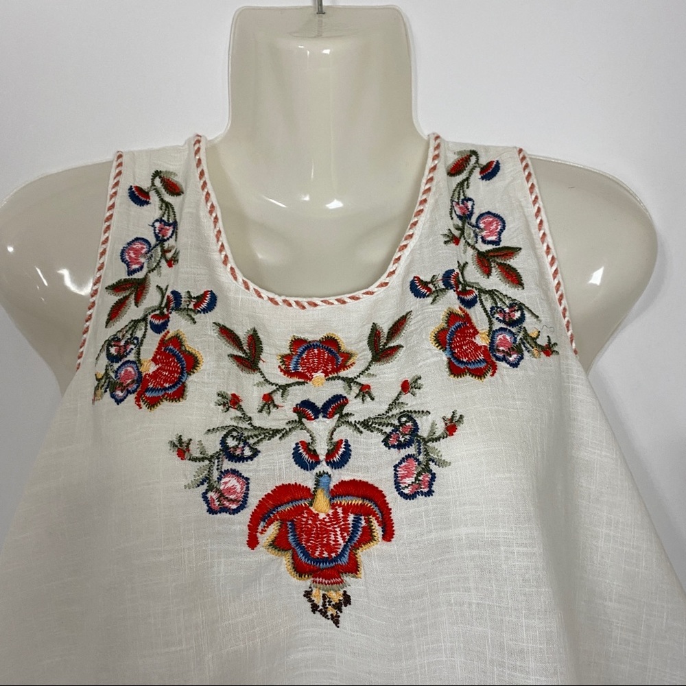 Max Studio Embroidery Lace Top! - Picture 4 of 7